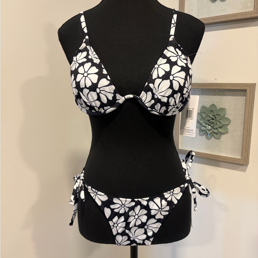 Hurley Black & White Floral B/C Cup Bikini With Underwire NWT!